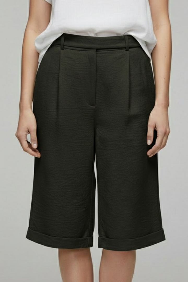 Sorrento | Women's Belted Pleat Front Bermuda Shorts