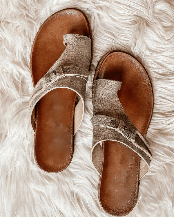 Cleo | Buckle Strap Toe Loop Orthopedic Flat Sandals